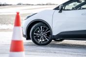 Najnowsza Toyota C-HR na Torze Łódź na szkoleniach bezpiecznej jazdy