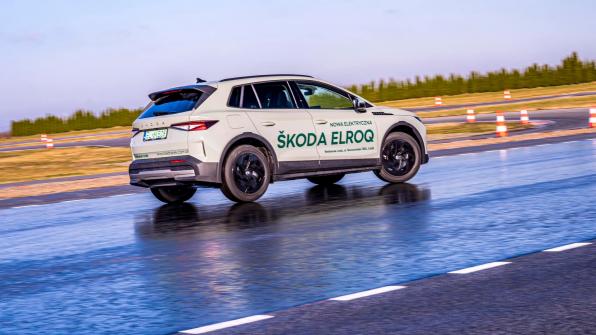 Testujemy na pętli toru i płytach poślizgowych ODTJ Tor Łódź nową Skodę Elroq