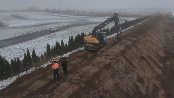 Wokół ODTJ Tor Łódź powstaje ogromny nasyp ziemny