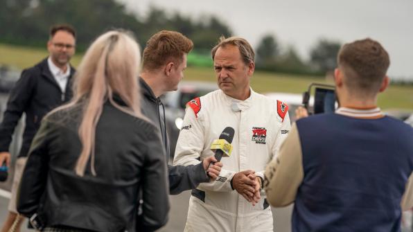 Gwiazdy motoryzacji dla małych pacjentów: Impreza charytatywna na Torze Łódź!