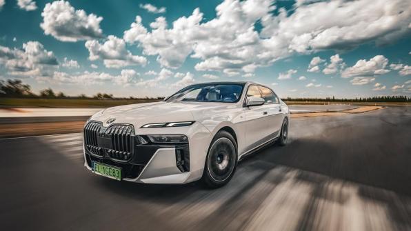 Bestia godna prezydenta – najnowsza limuzyna BMW 7