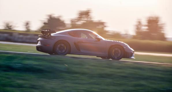 Sprawdziliśmy na torze Porsche 718 Cayman GT4 RS z pakietem Weissach (500 KM)
