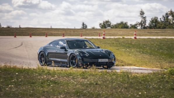 Porsche Taycan Turbo S - test na torze z pomiarem czasu. Jak mogłem żyć bez tego samochodu? Muszę go mieć!