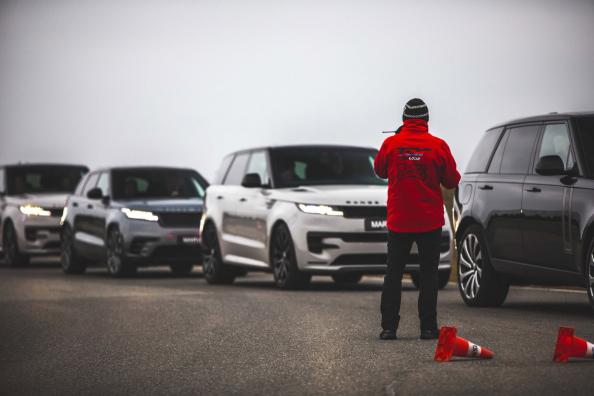 Range Rover Driving Experience na Torze Łódź dla klientów Range Rover Marvel Łódź