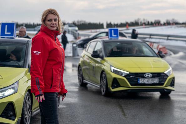 Bezpłatne treningi bezpiecznej jazdy na Torze Łódź dla szkół nauki jazdy L